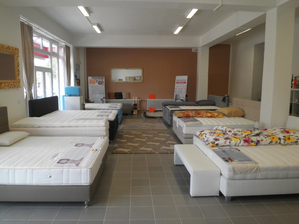 Luxusní postele Velda  - prodejna Praha.